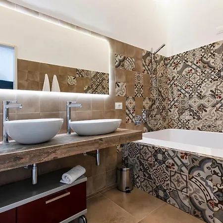 Konukevi Palazzo San Lazzaro - Jacuzzi & Selection