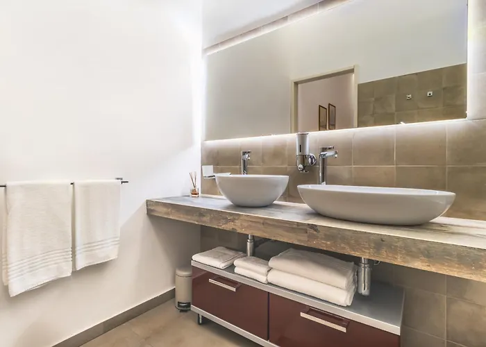 Palazzo San Lazzaro - Jacuzzi & Selection 4*