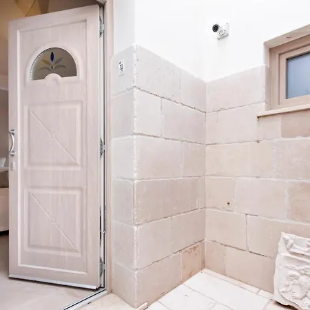 Palazzo San Lazzaro - Jacuzzi & Selection Pensión