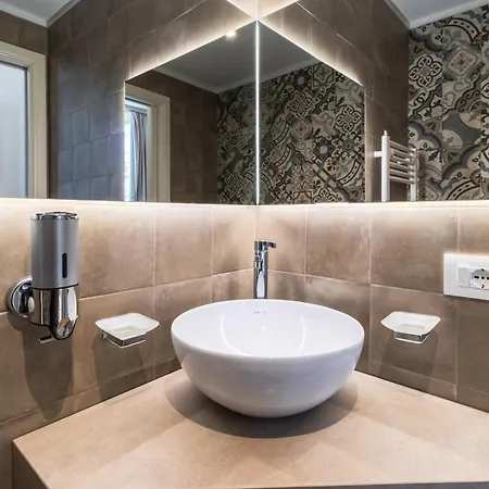 Palazzo San Lazzaro - Jacuzzi & Selection Pensión