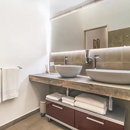 Palazzo San Lazzaro - Jacuzzi & Selection 4*