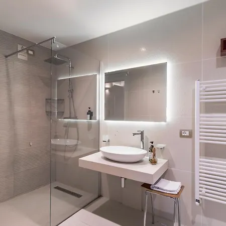 Palazzo San Lazzaro - Jacuzzi & Selection Pensión