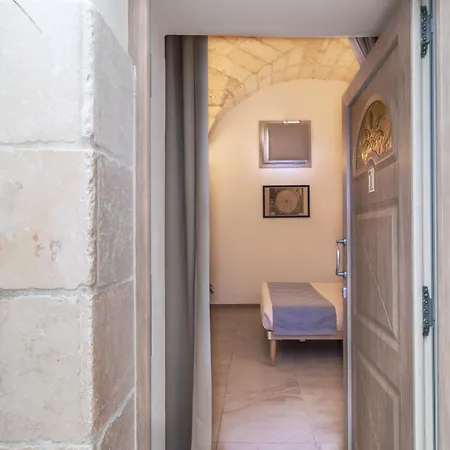 Palazzo San Lazzaro - Selection Jacuzzi & بيت ضيافة ليتشي